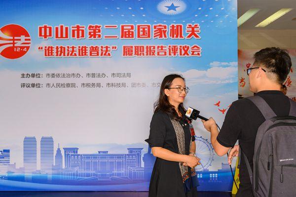 梁红辉委员接受电视台采访_副本wang.jpg