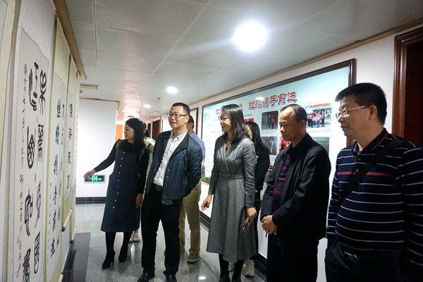 参观市委会机关_副本.jpg
